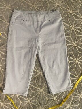 Ruby Rd. Light Gray Cropped Pull-On Jeans